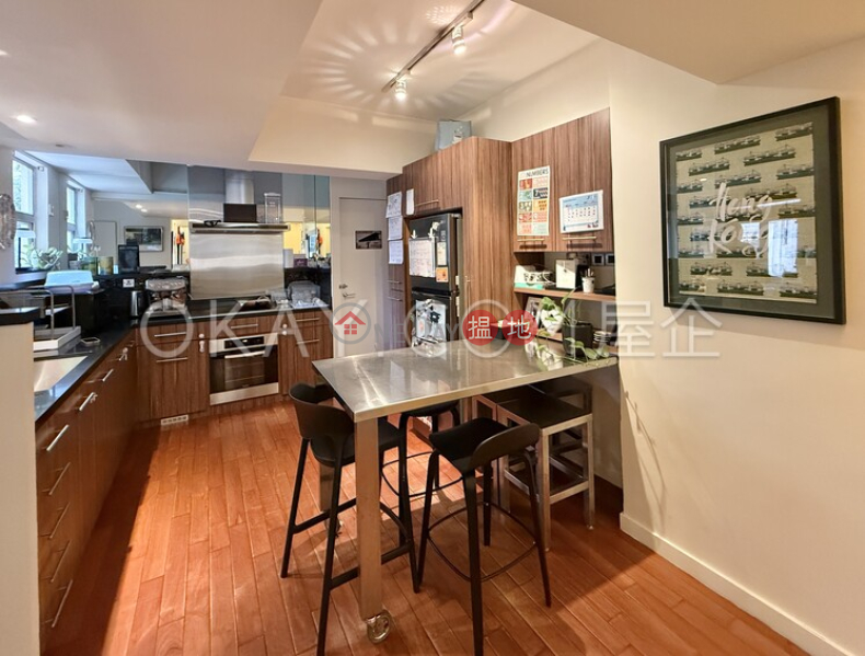 Nicely kept 2 bedroom with balcony | For Sale | Hanwin Mansion 慶雲大廈 Sales Listings
