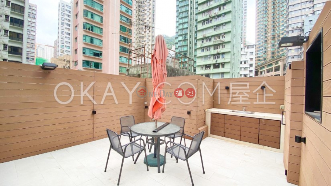 Charming 1 bedroom on high floor with rooftop | Rental | Yuk Yat Building 旭日樓 Rental Listings