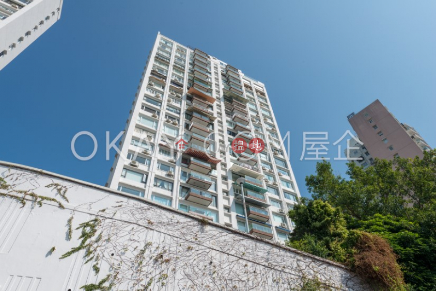 Efficient 2 bedroom with balcony & parking | Rental | Block A Cape Mansions 翠海別墅A座 Rental Listings