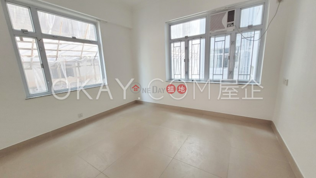 Rare 3 bedroom with balcony | Rental, Haywood Mansion 海華大廈 Rental Listings | Wan Chai District (OKAY-R277370)