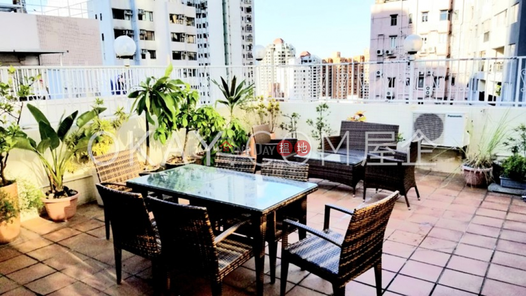 Rare 3 bedroom on high floor with rooftop | For Sale | Greenview Gardens 景翠園 Sales Listings