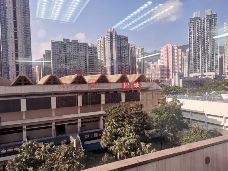 HK$ 16,016/ month | New Tech Plaza, Wong Tai Sin District | 單邊，開揚，內廁