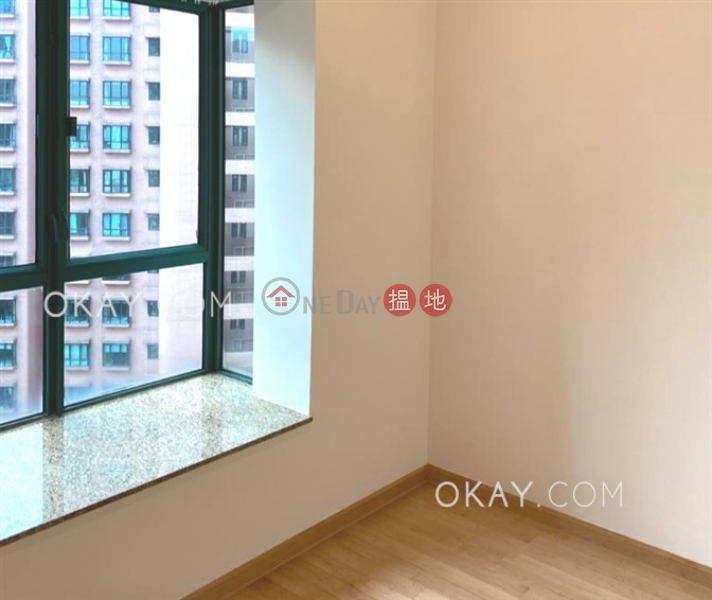 Rare 2 bedroom with parking | Rental, Hillsborough Court 曉峰閣 Rental Listings | Central District (OKAY-R54751)