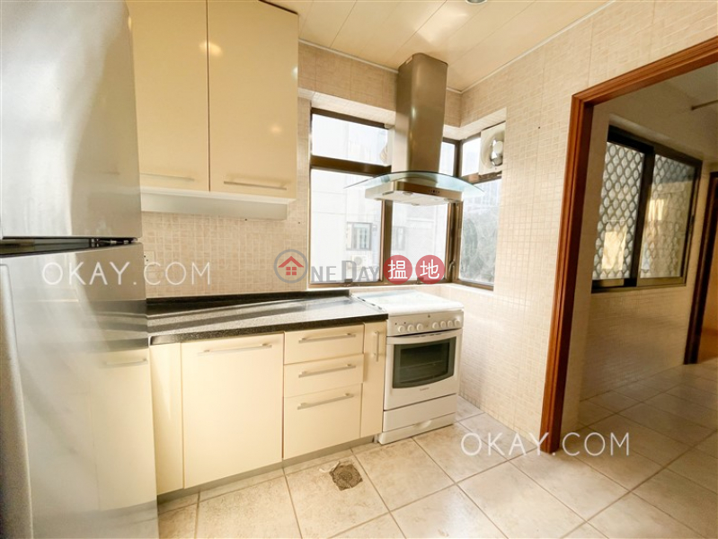 Efficient 3 bed on high floor with balcony & parking | For Sale | Evergreen Villa 松柏新邨 Sales Listings