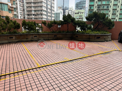 Carpark at Royal Court, Wanchai, Royal Court 皇朝閣 | Wan Chai District (RAYMF-3356357052)_0
