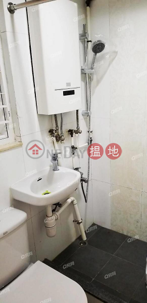 HK$ 18,000/ month Smithfield Terrace, Western District Smithfield Terrace | 2 bedroom Low Floor Flat for Rent