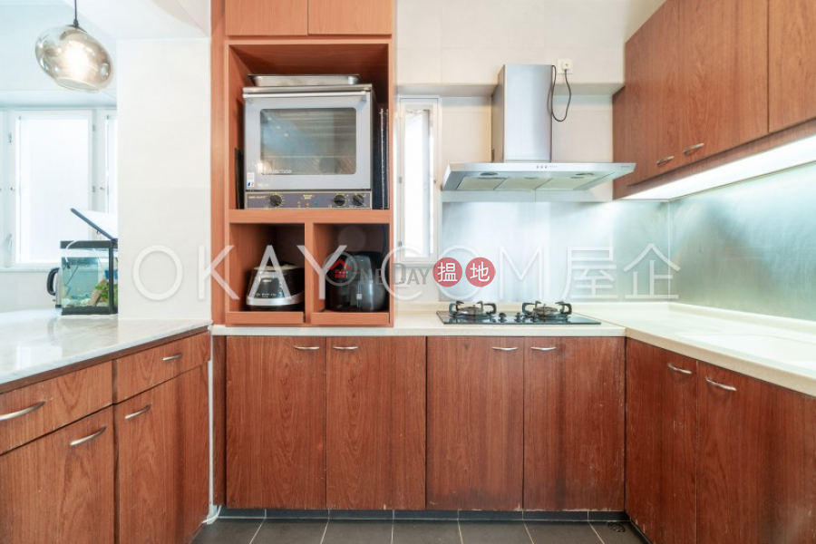 HK$ 36M | GALLANT COURT | Yau Tsim Mong | Efficient 3 bedroom on high floor with parking | For Sale