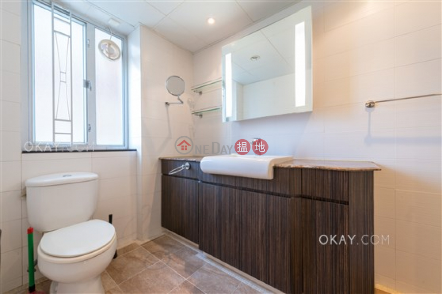HK$ 100,000/ 月怡廬-中區3房3廁,實用率高,極高層,連租約發售《怡廬出租單位》