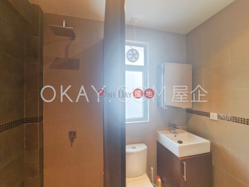 Tasteful 1 bedroom on high floor with rooftop | Rental | Tai Ping Mansion 太平大廈 Rental Listings