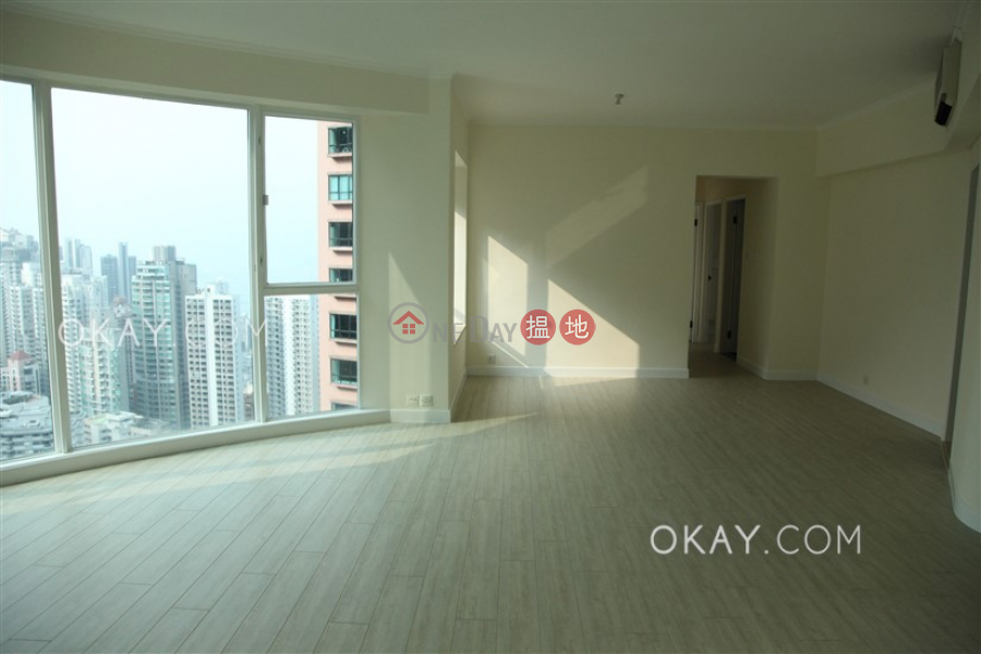 Stylish 3 bedroom in Mid-levels Central | Rental | Hillsborough Court 曉峰閣 Rental Listings