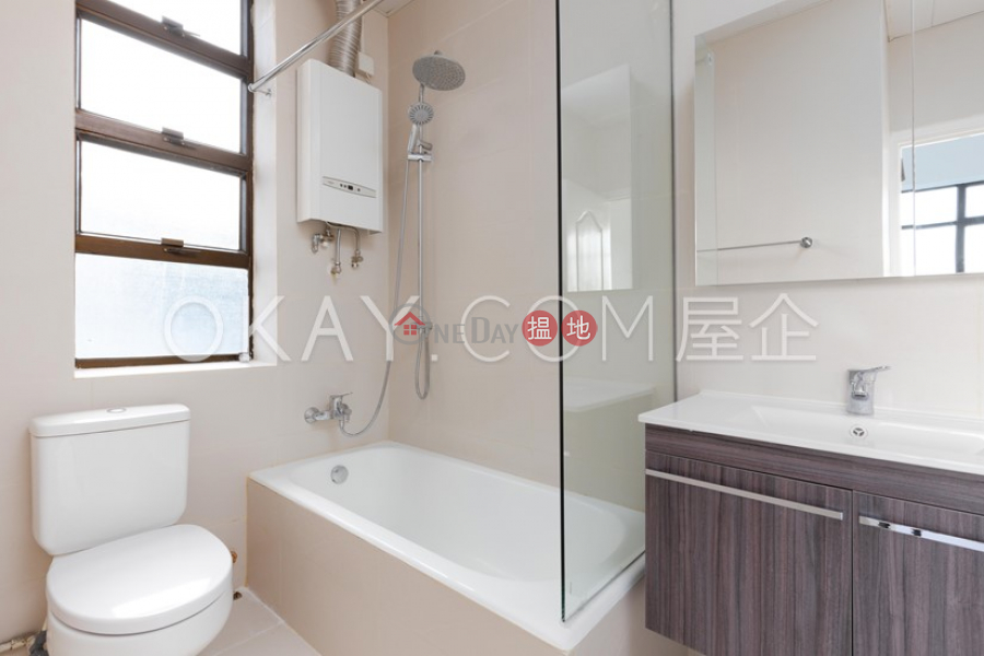 HK$ 70,000/ month | Gordon Terrace, Southern District | Beautiful 3 bedroom with balcony & parking | Rental
