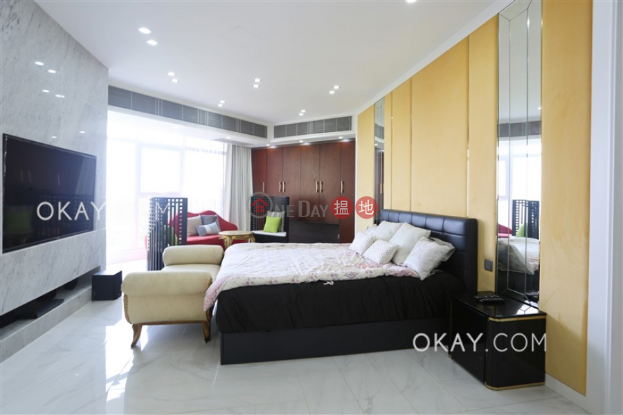 Beautiful house with balcony & parking | Rental | Cheuk Nang Lookout 卓能山莊 Rental Listings