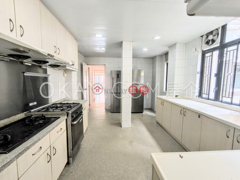 HK$ 75,000/ month | Palm Court Western District, Efficient 3 bed on high floor with balcony & parking | Rental