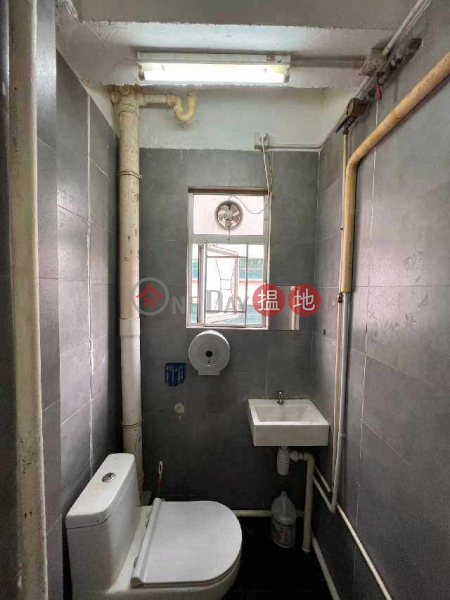 HK$ 9,200/ month Goodview Industrial Building Tuen Mun, Haojing Industrial Building has a built-in toilet with a hot water heater [can accommodate pallet trucks] and a convenient location