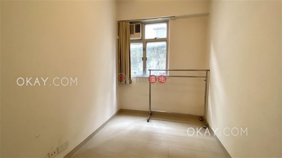 Intimate 2 bedroom in Western District | For Sale | Kuk Fung Building 吉豐大廈 Sales Listings