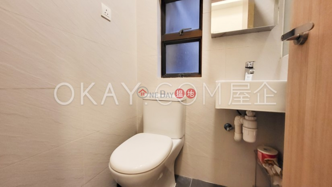 HK$ 28,000/ month | 34 Robinson Road Western District | Tasteful 2 bedroom in Mid-levels West | Rental