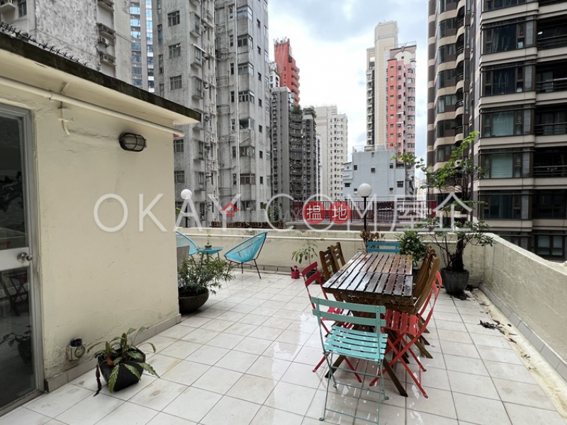 Stylish 2 bedroom on high floor with rooftop | For Sale | 10 Castle Lane 衛城里10號 Sales Listings