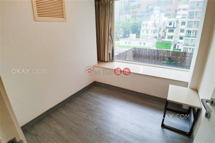 HK$ 34,000/ month, Centrestage Central District | Tasteful 3 bedroom with balcony | Rental