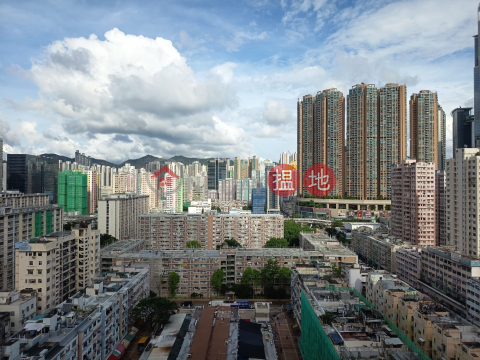 Large power supply restrooms a well organised layout an open views | Hale Weal Industrial Building 合福工業大廈 _0