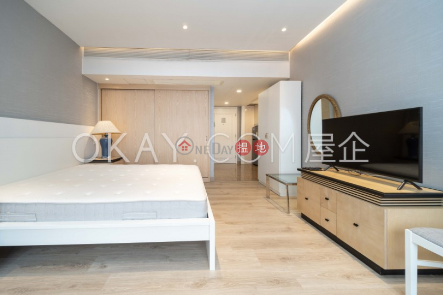 Tasteful high floor in Wan Chai | For Sale | Convention Plaza Apartments 會展中心會景閣 Sales Listings
