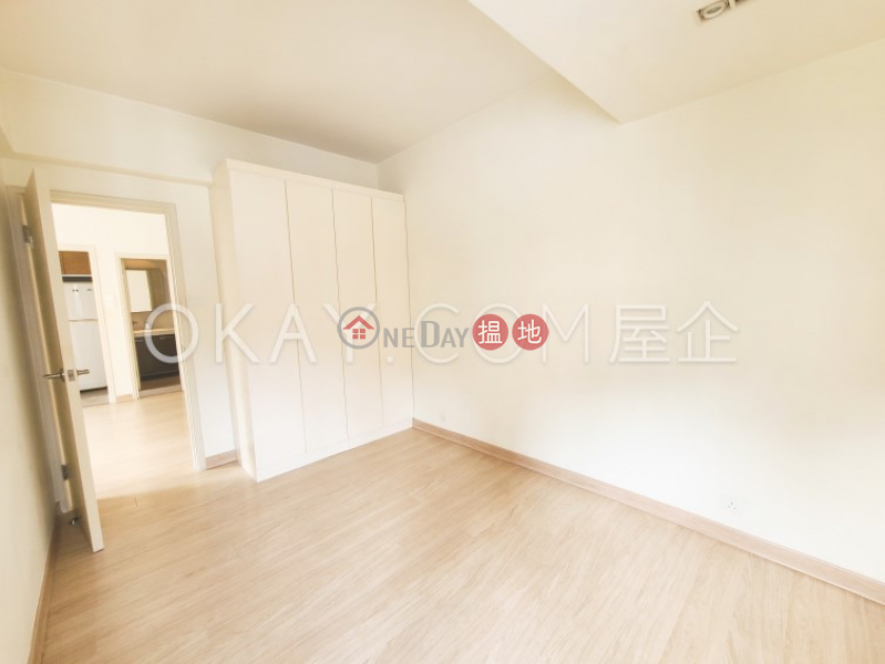 HK$ 34,000/ month Bonham Crest Western District, Stylish 2 bedroom on high floor with rooftop | Rental