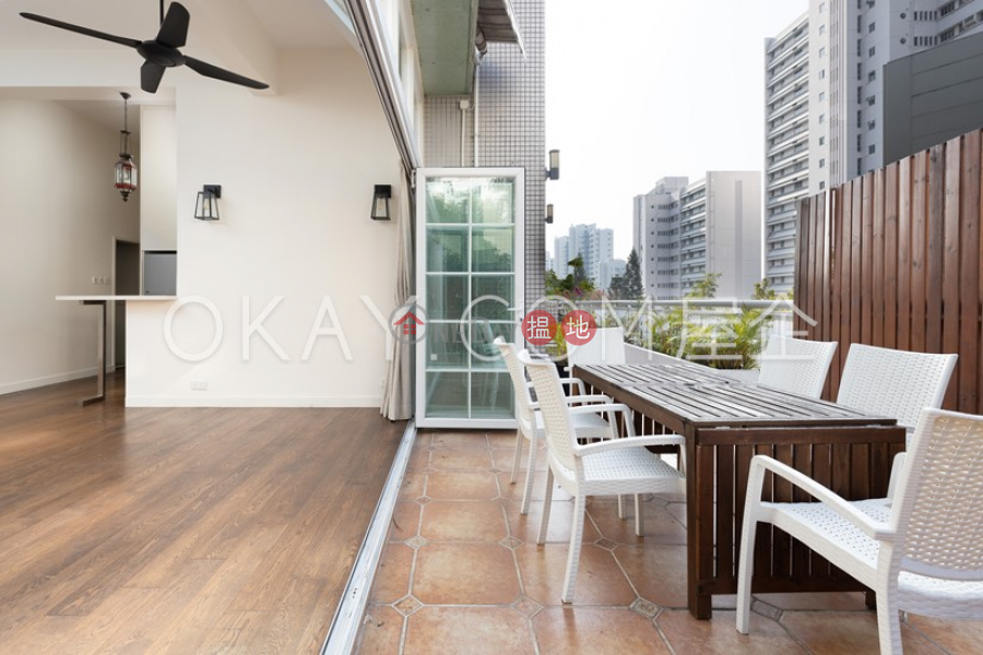 Luxurious 3 bedroom with terrace & parking | For Sale | Albany Court 雅鑾閣 Sales Listings