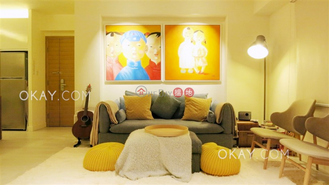 Popular 1 bedroom with parking | For Sale | Pine Gardens 松苑 Sales Listings