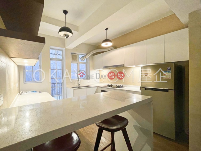 HK$ 13.9M Mountain View Court | Western District, Gorgeous 2 bedroom with balcony | For Sale