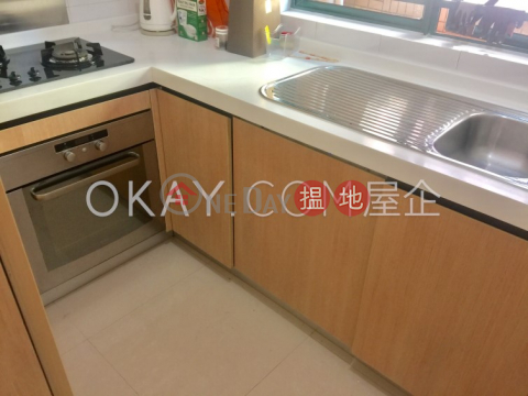 Stylish 2 bedroom with parking | Rental, Hillsborough Court 曉峰閣 | Central District (OKAY-R18782)_0