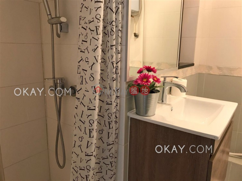HK$ 5.5M | Wah Koon Building, Western District, Practical with balcony in Sheung Wan | For Sale