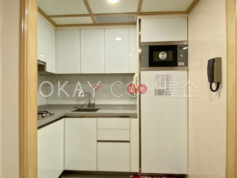 HK$ 30,000/ month Convention Plaza Apartments | Wan Chai District | Tasteful 1 bedroom on high floor | Rental