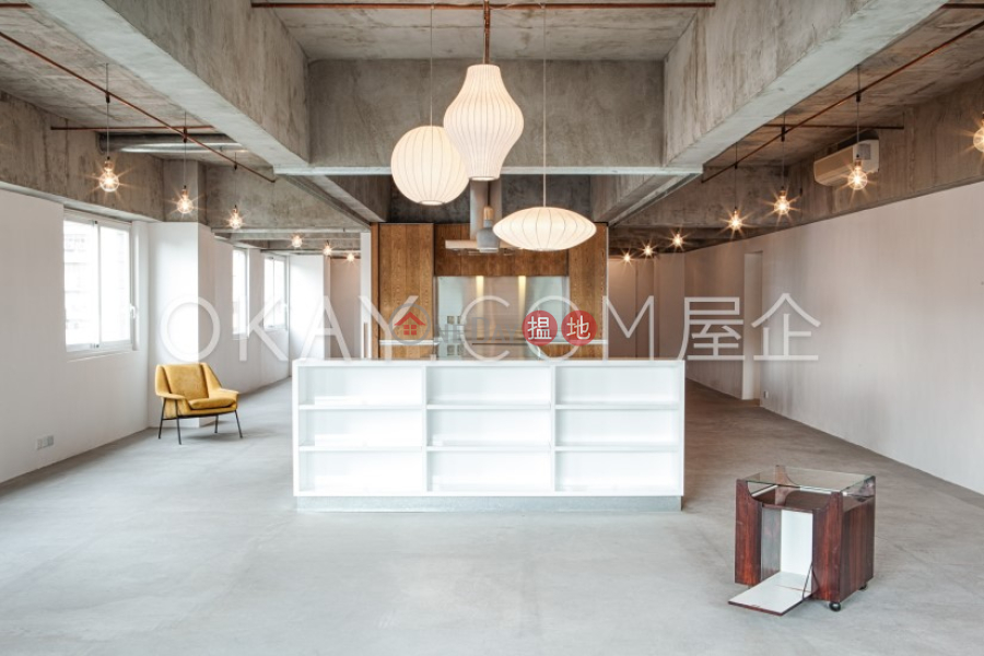 Luxurious 3 bedroom in Wong Chuk Hang | For Sale | E. Tat Factory Building 怡達工業大廈 Sales Listings