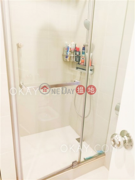 HK$ 32,000/ month Mandarin Court, Central District, Lovely 1 bedroom on high floor with rooftop | Rental