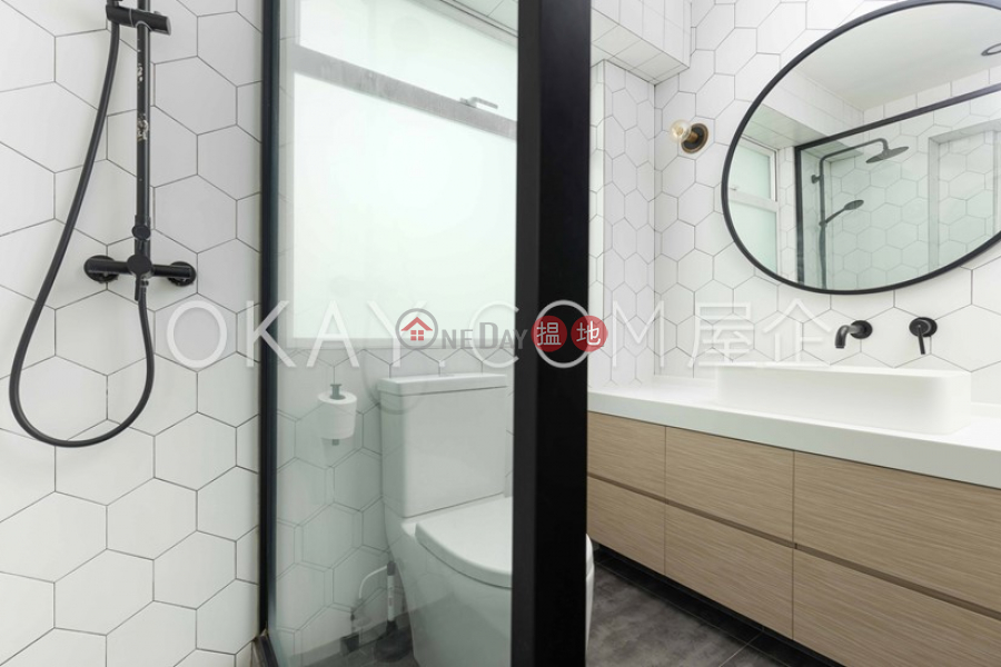 Nicely kept 2 bedroom in Mid-levels West | For Sale, 42 Robinson Road | Western District | Hong Kong Sales HK$ 12.6M