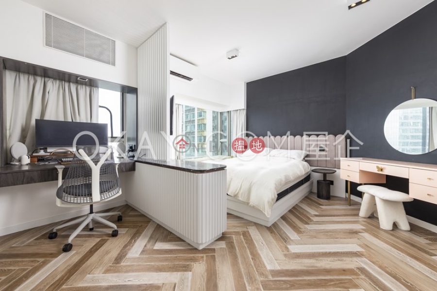 Nicely kept 2 bedroom on high floor with sea views | For Sale | Sorrento 擎天半島 Sales Listings