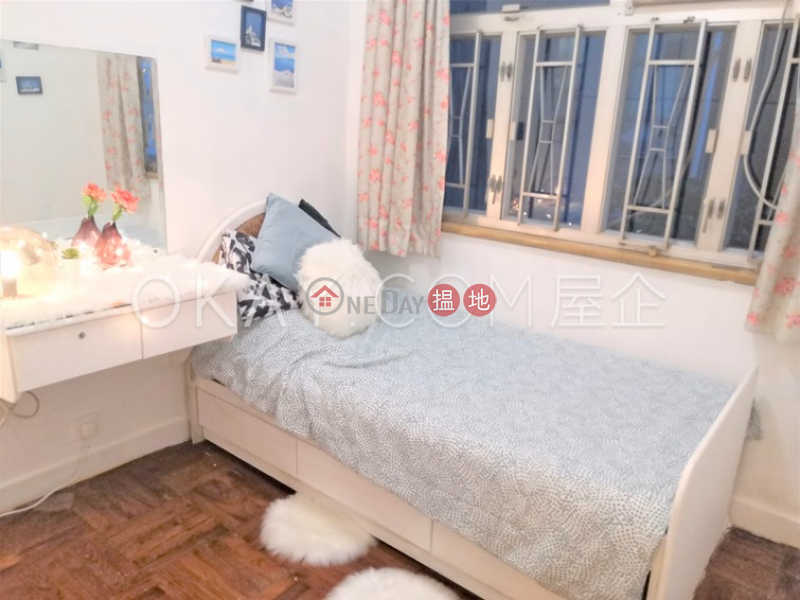 Generous 3 bedroom in Sai Ying Pun | Rental | Hang Fai Building 恆輝大廈 Rental Listings