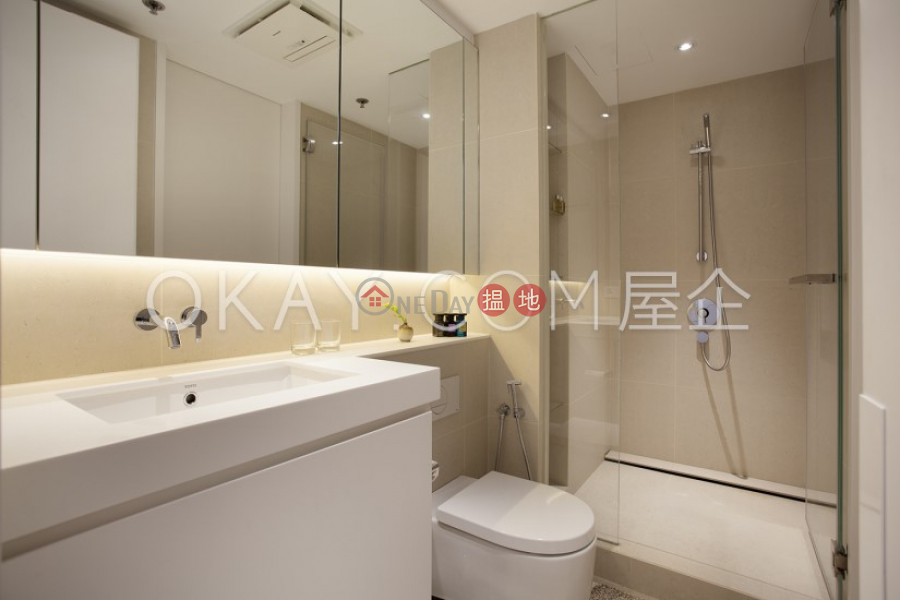 Luxurious 2 bedroom in Sheung Wan | Rental | Central Mansion 中央大廈 Rental Listings