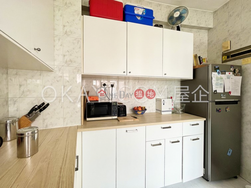 HK$ 25.8M | Grandview Mansion | Wan Chai District | Charming 3 bedroom with balcony & parking | For Sale
