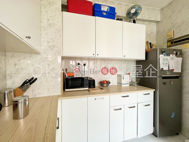 HK$ 25.8M | Grandview Mansion Wan Chai District Charming 3 bedroom with balcony & parking | For Sale