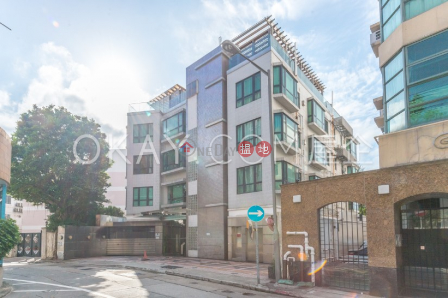 HK$ 38.88M | La Mer Block 1-2 | Western District | Gorgeous 3 bedroom with sea views, balcony | For Sale