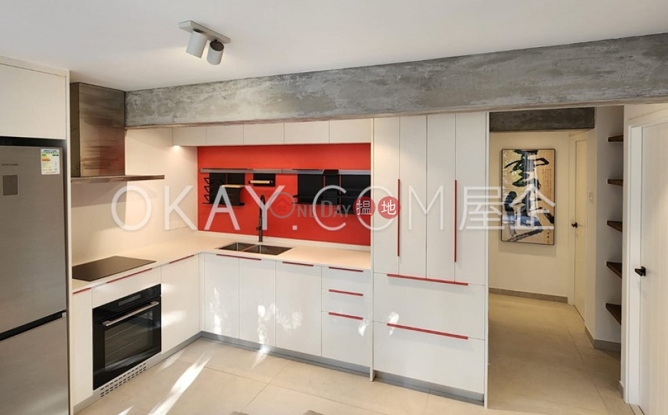 HK$ 25,000/ month | Nga Lai Yuen | Tsuen Wan Lovely house with balcony | Rental
