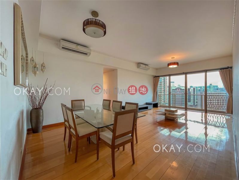 Luxurious 3 bedroom with balcony & parking | Rental | Parc Palais Tower 8 君頤峰8座 Rental Listings