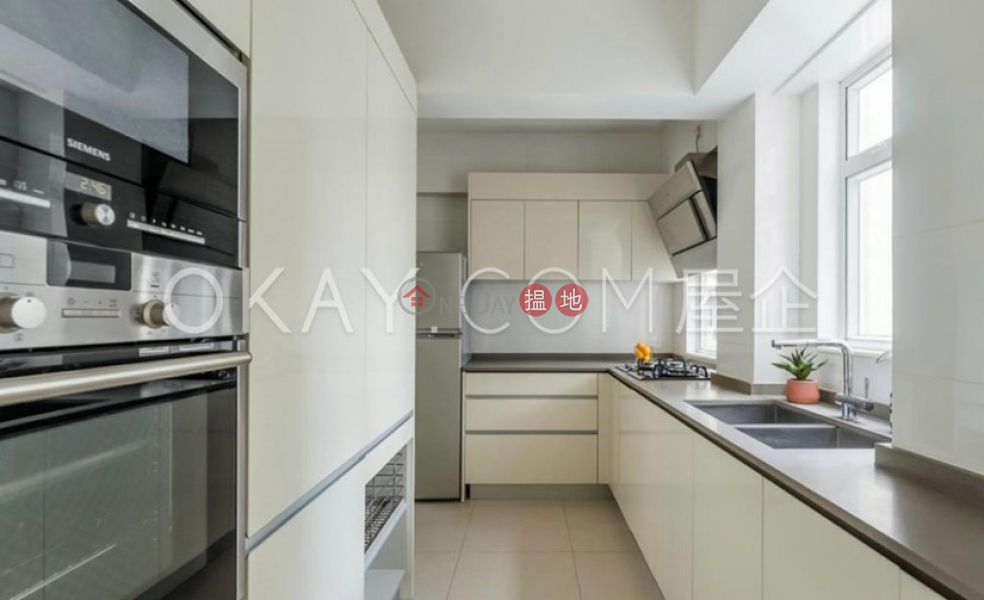 HK$ 17M Merry Court | Western District | Efficient 2 bedroom on high floor with parking | For Sale