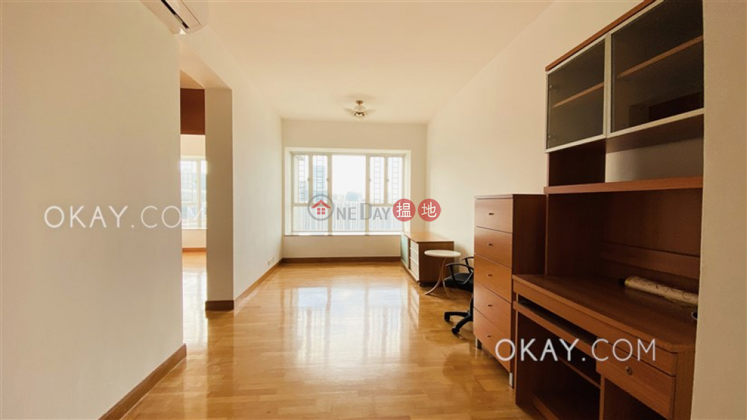 Elegant 2 bedroom on high floor with sea views | Rental | L\'Hiver (Tower 4) Les Saisons 逸濤灣冬和軒 (4座) Rental Listings