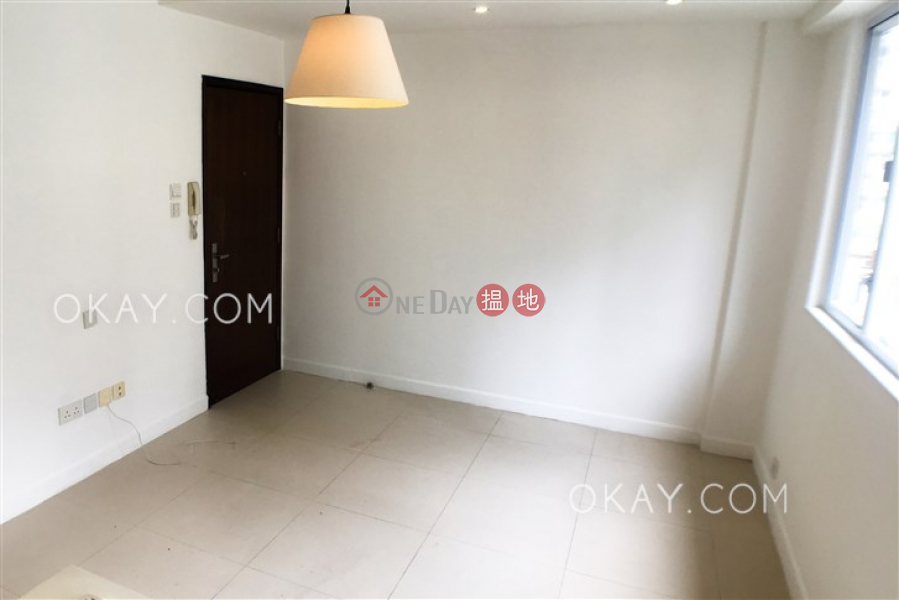 HK$ 25,800/ month | 45-47 Sai Street, Central District Generous 1 bedroom on high floor with rooftop | Rental
