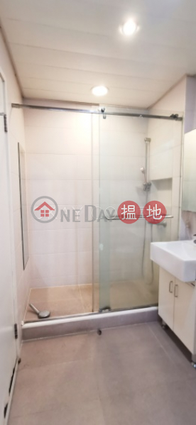 HK$ 9M, Fairview Mansion | Wan Chai District | Generous 3 bedroom with balcony | For Sale