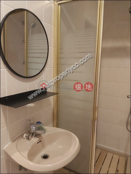 Big unit with balcony for rent in Mid-Level Central | 23 Seymour Road | Western District, Hong Kong | Rental HK$ 32,000/ month