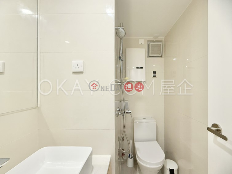 1房2廁,極高層,露台山村大廈出租單位|山村大廈(Village Tower)出租樓盤 (OKAY-R53446)