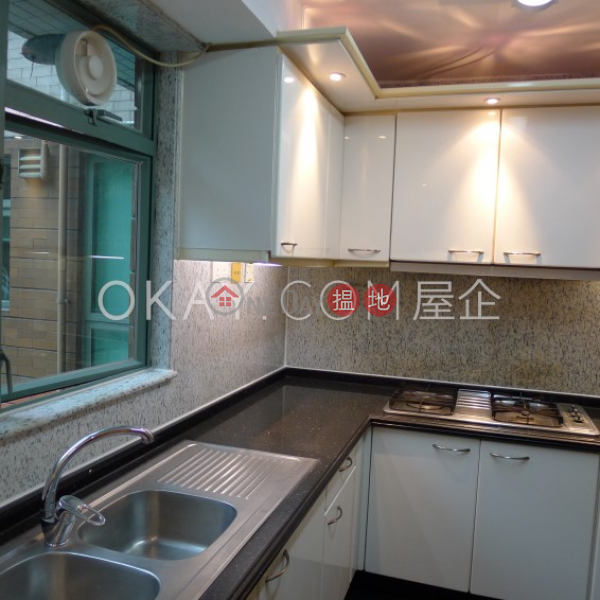 Efficient 2 bedroom with parking | For Sale | 18 Tung Shan Terrace 東山台18號 Sales Listings