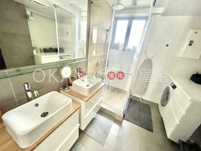 Tasteful 2 bedroom with balcony | For Sale | Chesterfield Mansion 東甯大廈 Sales Listings